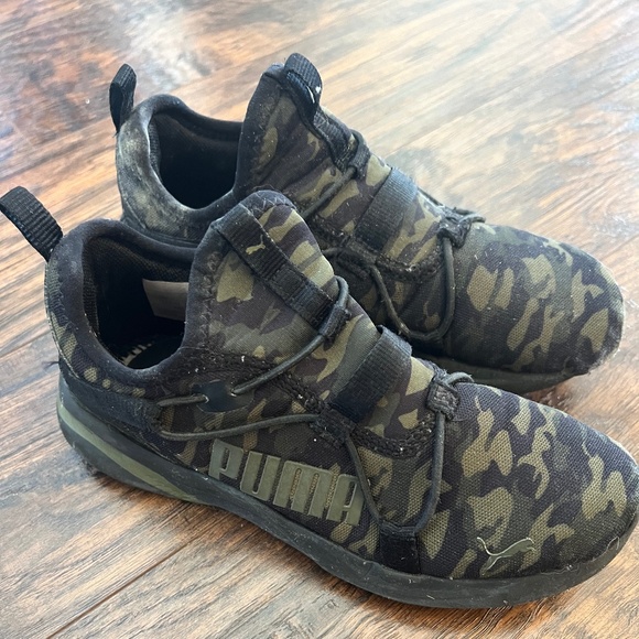 Boys Camo Puma Sneakers Size 2 - Picture 1 of 2